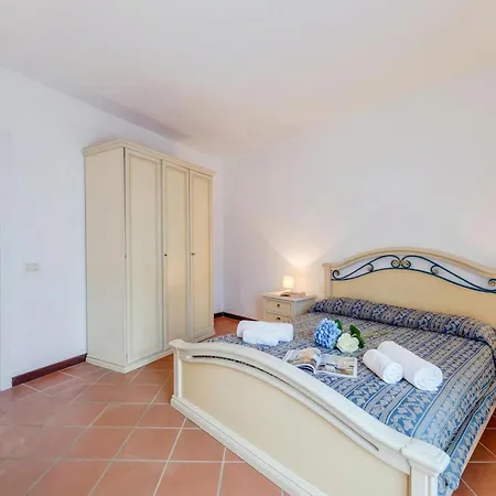 Villa Sea 1km From The - Happy